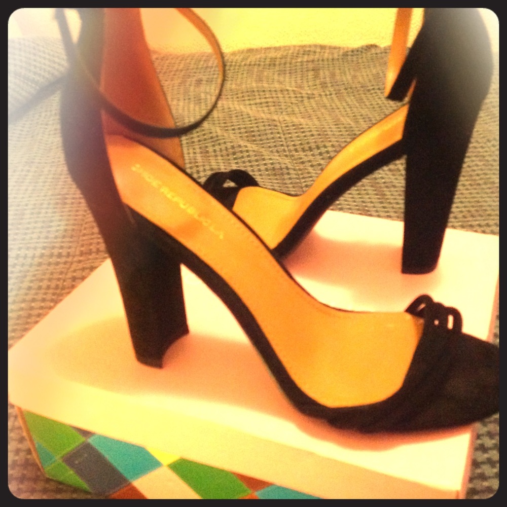 🔥Fashion Nova Brand New Open toe with ankle strap